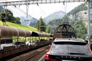 Le chargement autos du Lötschberg